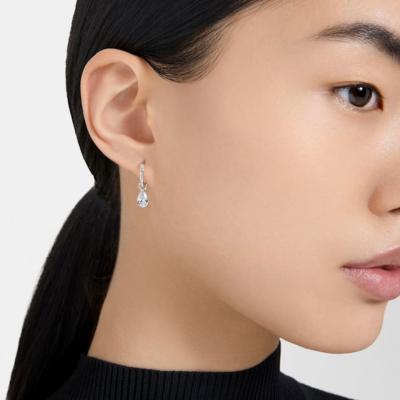 ANNEAUX D OREILLES SWAROVSKI MATRIX TAILLE POIRE 